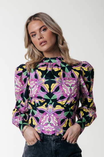 CHAYA GRAPHIC FLOWER PUFF SLEEVE CROPPED TOP